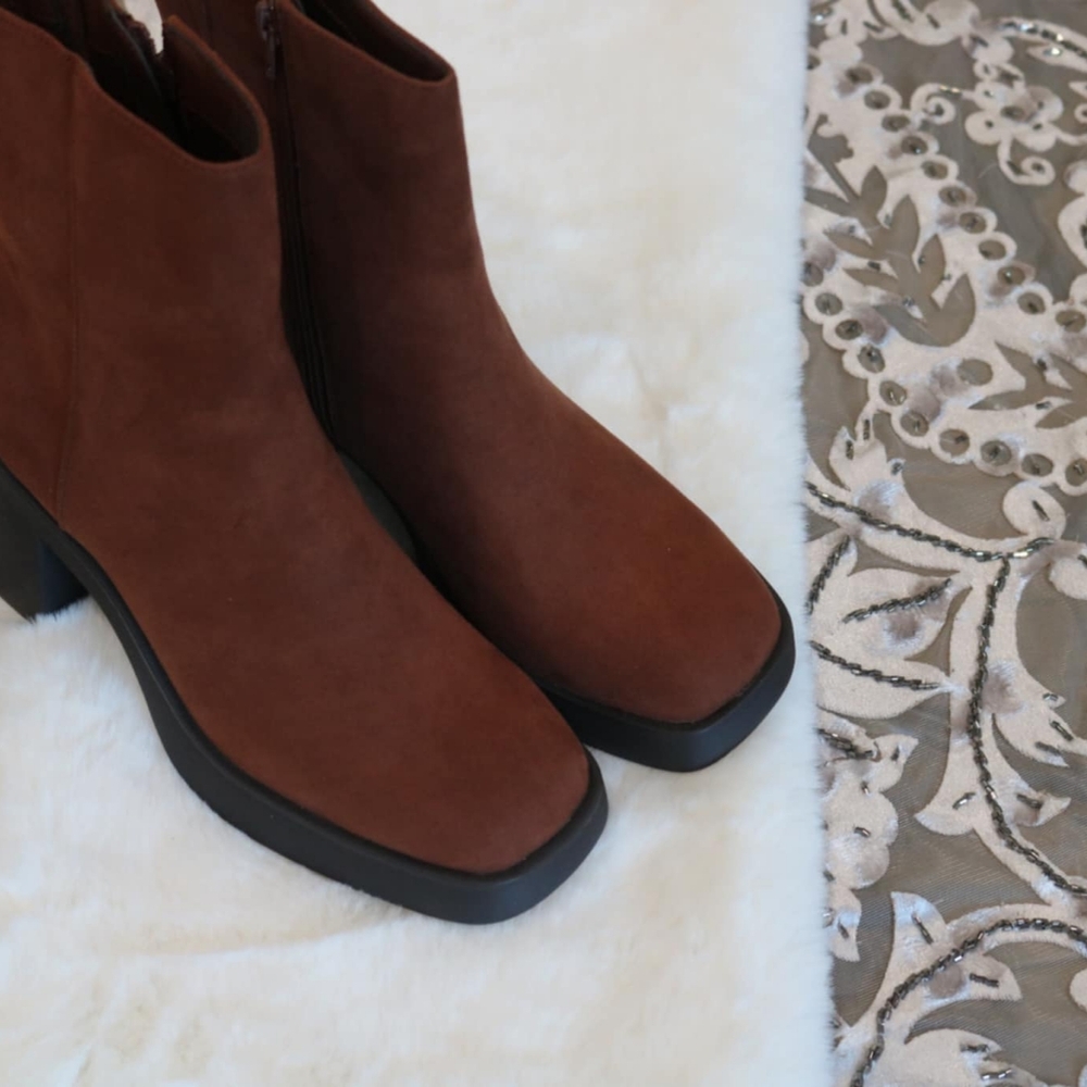 Sun+ Stone TIANNAA Womens Faux Suede Round Toe Booties, 9M